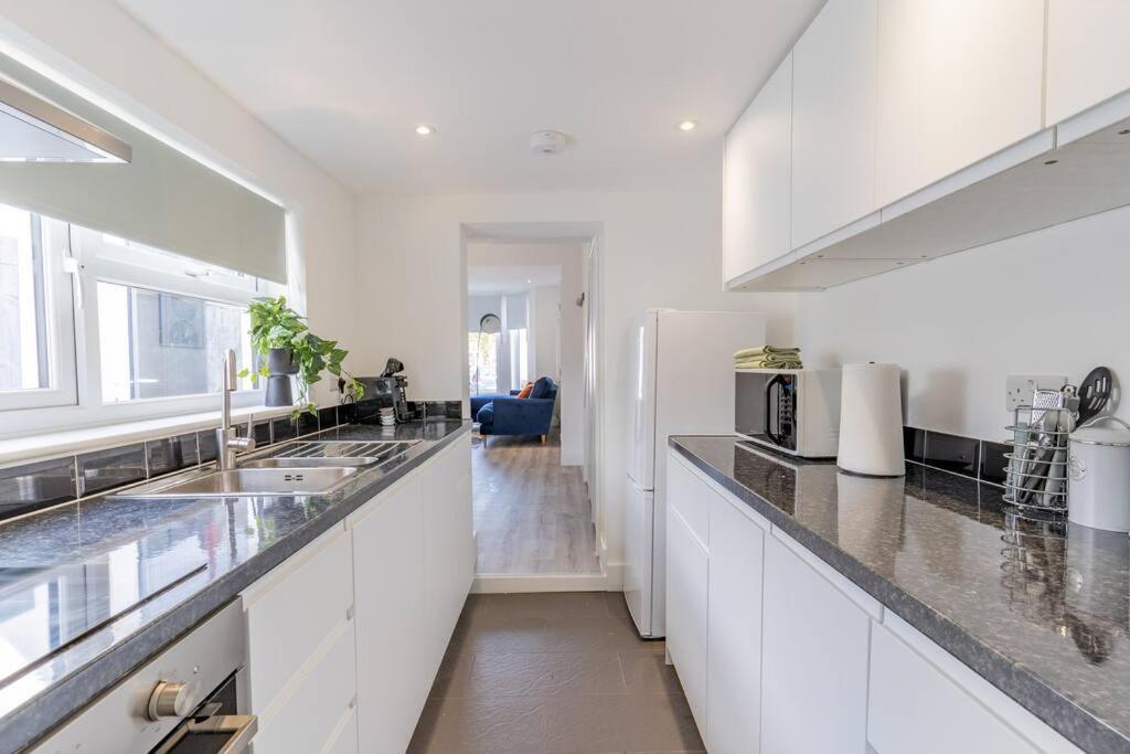 Charming 3 Bedroom In Folkestone! Exterior photo