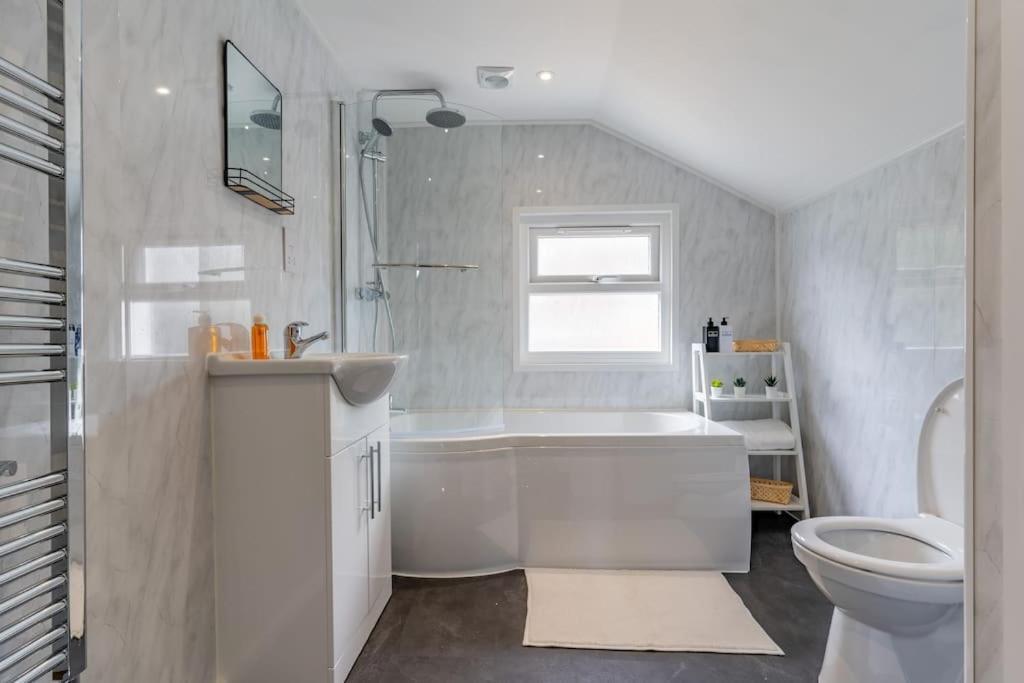 Charming 3 Bedroom In Folkestone! Exterior photo